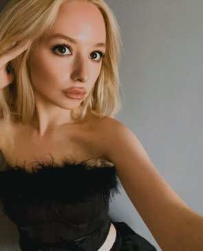 Николь, 20